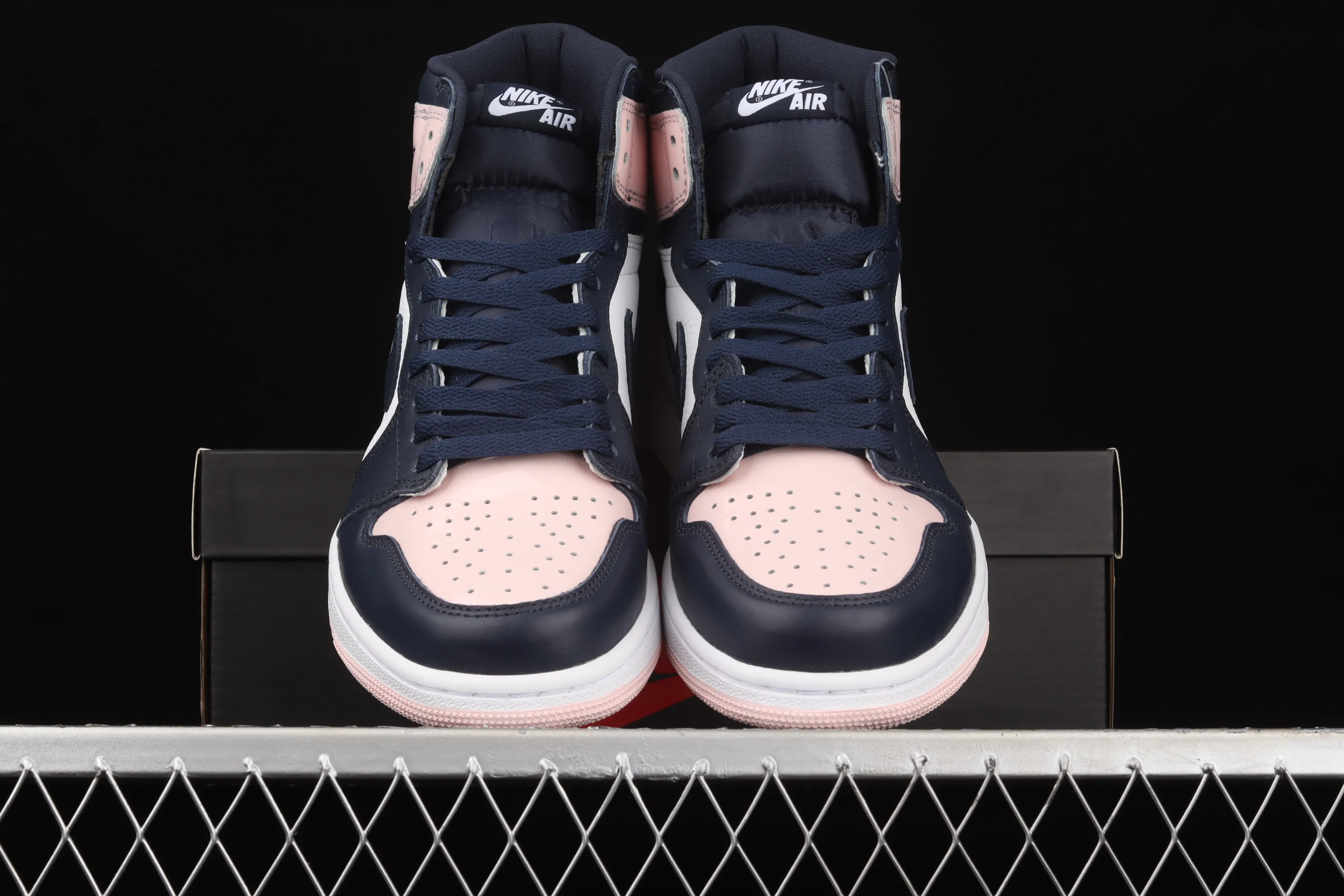 All categories Air Jordan Jordan series basketball shoes Air Jordan 1 High L version Air Jordan 1 High OG Atmosphere AJ1 Joe 1 Bubble Gum high-top basketball shoes DD9335-641